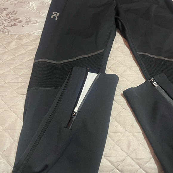 On Running Black Leggings - Picture 8 of 10